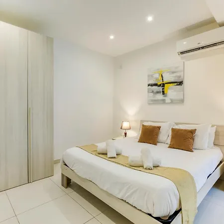 Apartment Bbq Area, 2br Penthouse With Large Spaces & Wifi By 360 Estates *