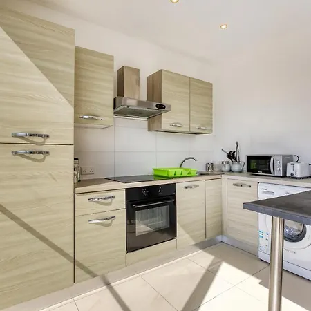 Bbq Area, 2br Penthouse With Large Spaces & Wifi By 360 Estates