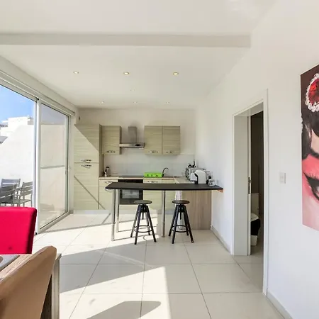 Διαμέρισμα Bbq Area, 2br Penthouse With Large Spaces & Wifi By 360 Estates Gzira